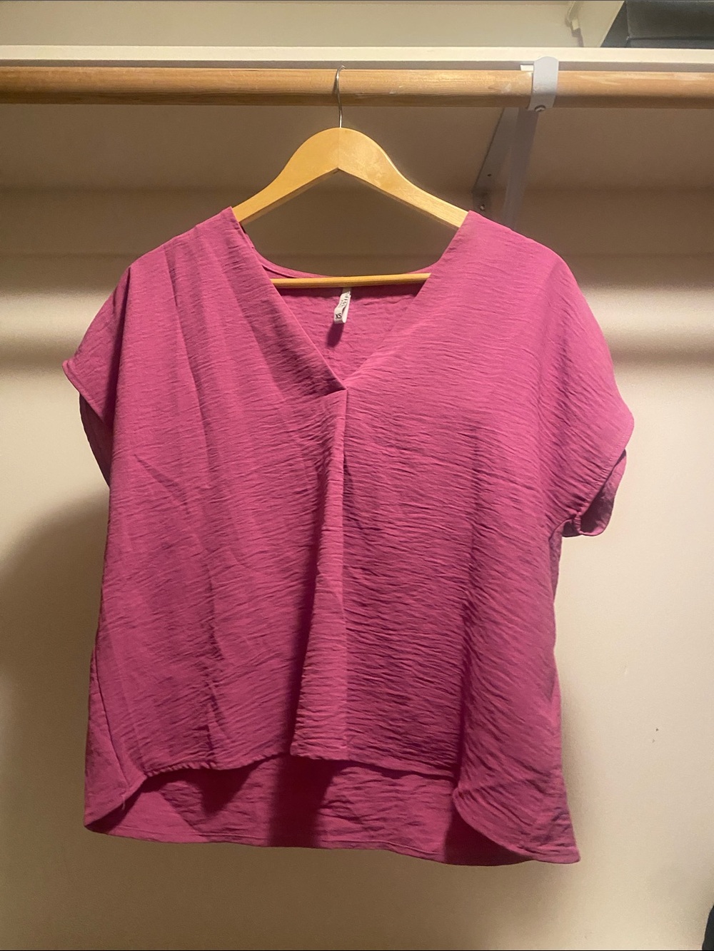 V-Neck Short Sleeve Blouse in Magenta